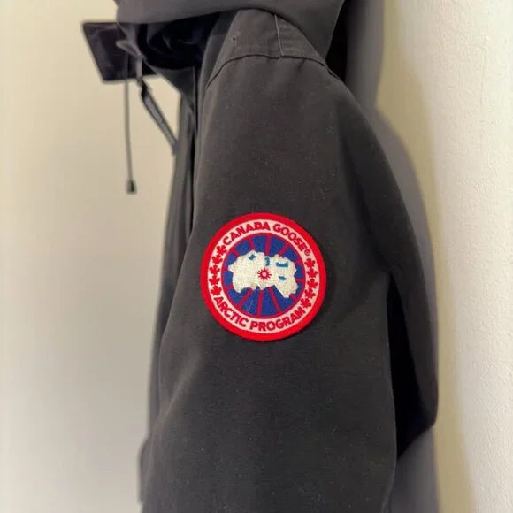 Canada Goose Original Trillium Parka – Women's Medium – Black - Picture 4 of 11